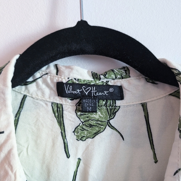 Velvet Heart Floral Button Down - Picture 3 of 9